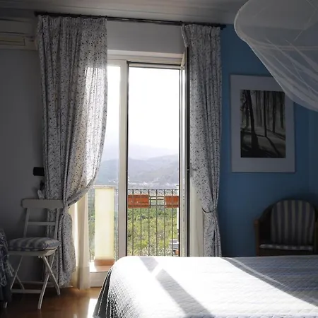 Villino Lenci Bed & Breakfast 4*
