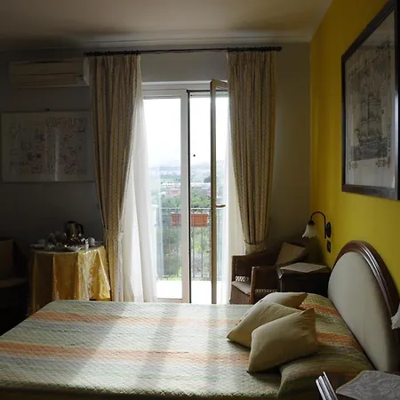 Villino Lenci Bed & Breakfast 4*